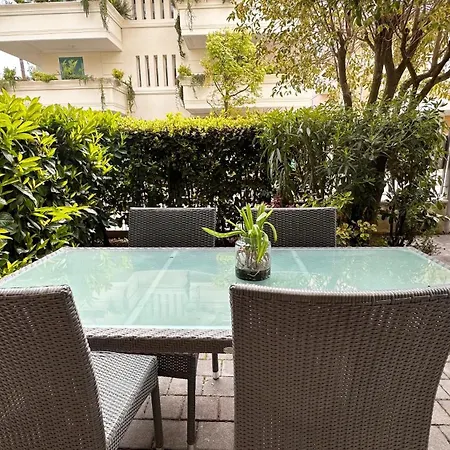 Lungomare - Charming 4*