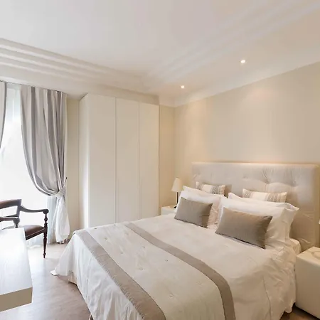 Apartmanhotel Lungomare - Charming Riccione