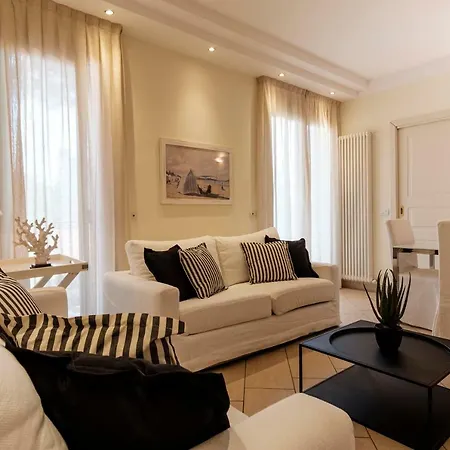 Apartmanhotel Lungomare - Charming 4*