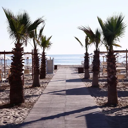 Lungomare - Charming Aparthotel Riccione