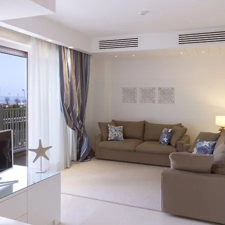 Hotel apartamentowy Lungomare - Charming 4*