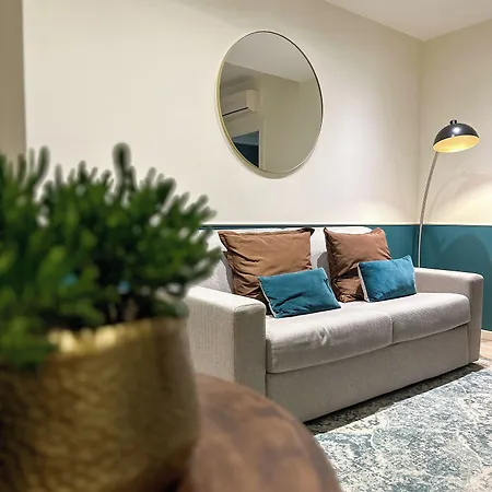מלון דירות Lungomare - Charming 4*