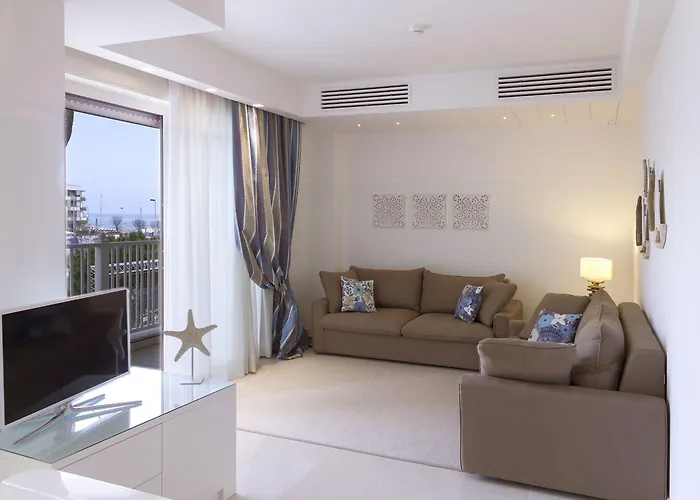 Lägenhetshotell Lungomare - Charming 4*